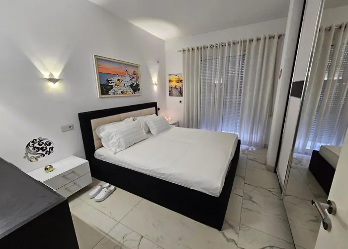 Alisia - Rruga E Barrikadave Apartman *